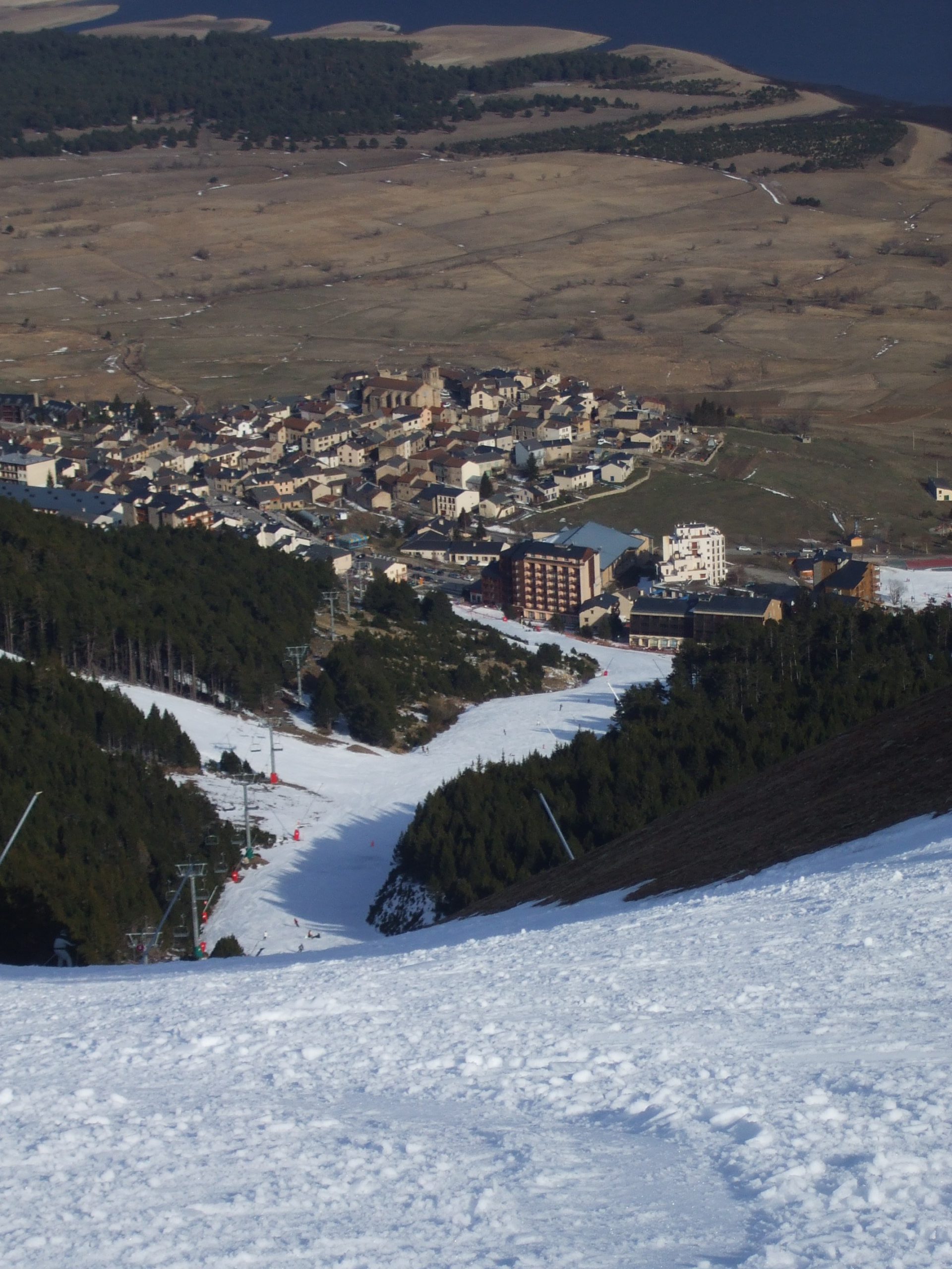 els angles, pistes al poble