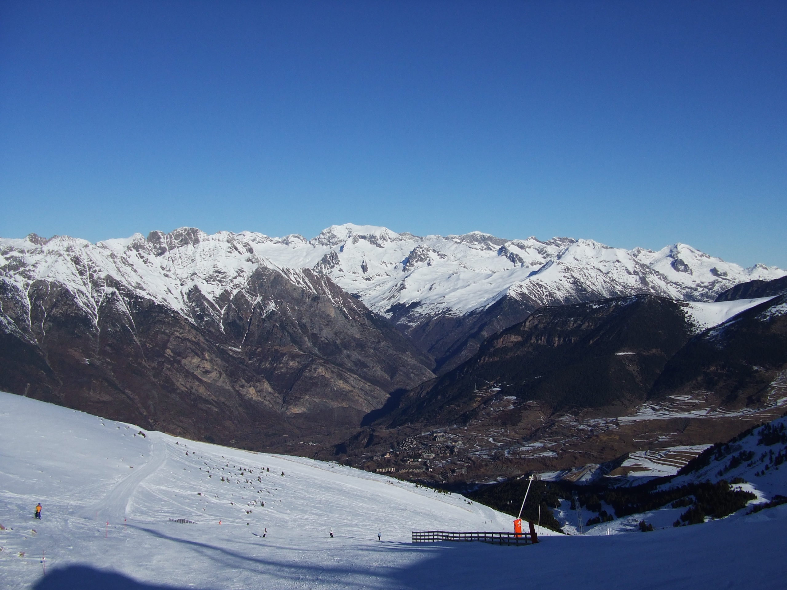 cerler, la vall de benàs tancada pel perdiguero