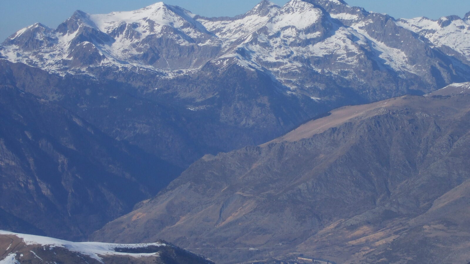 boí-taüll a la punta senyalada i el comaloformo