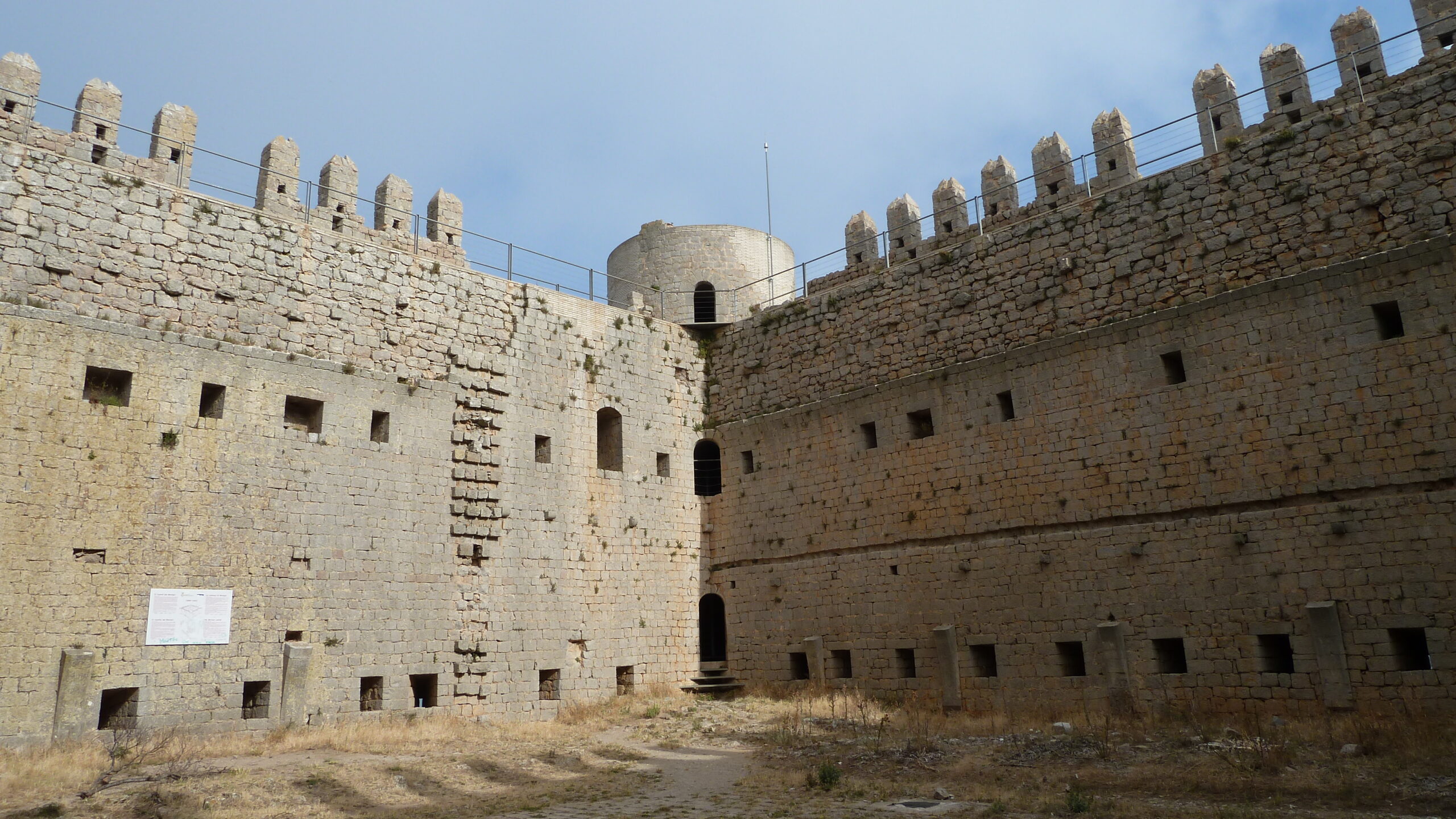 massís del montgrí, castell