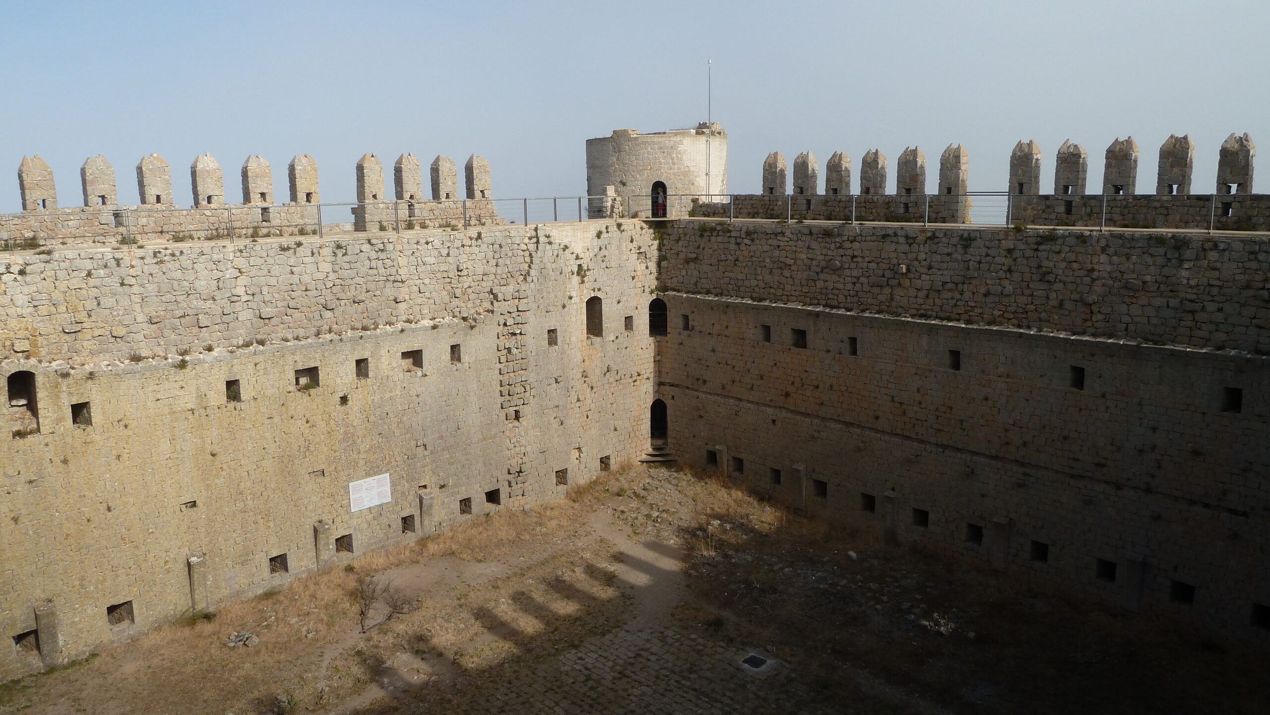 massís del montgrí, castell