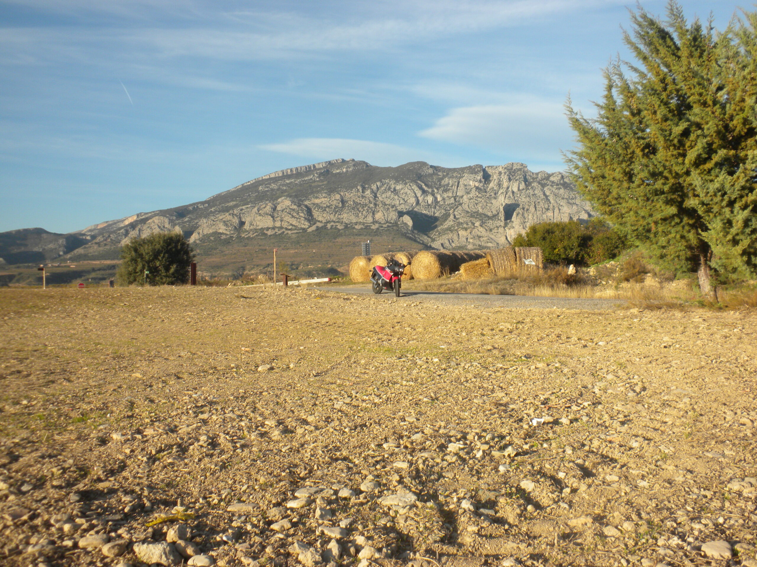 conca de tremp, al peu occidental del contrafort de la serra de càrreu
