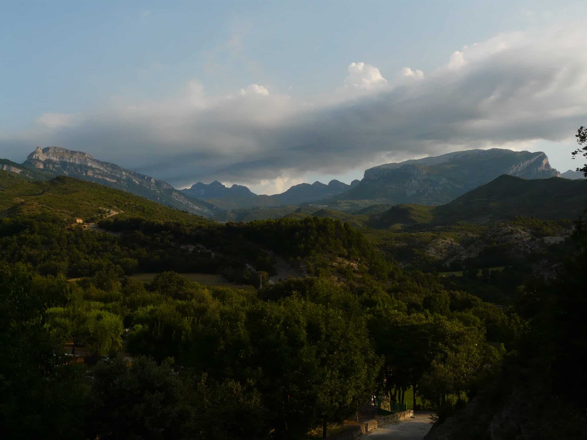 Puyarruego a Sestrales, Tres Sorores, Tres Marías, Castillo Mayor